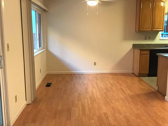 3rd image of 391 College Ave APT B