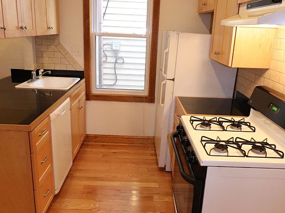 4th image of 2921 W Belmont Ave #1R
