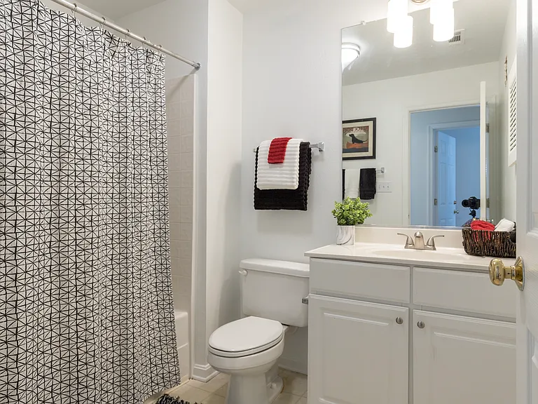 Belmont Landing Apartments — Photo 15