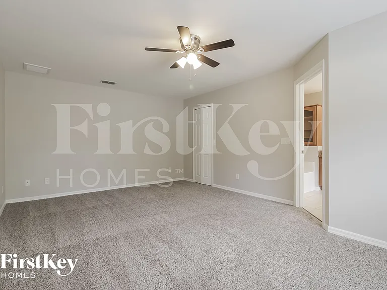927 NW 10th Ave — Photo 8