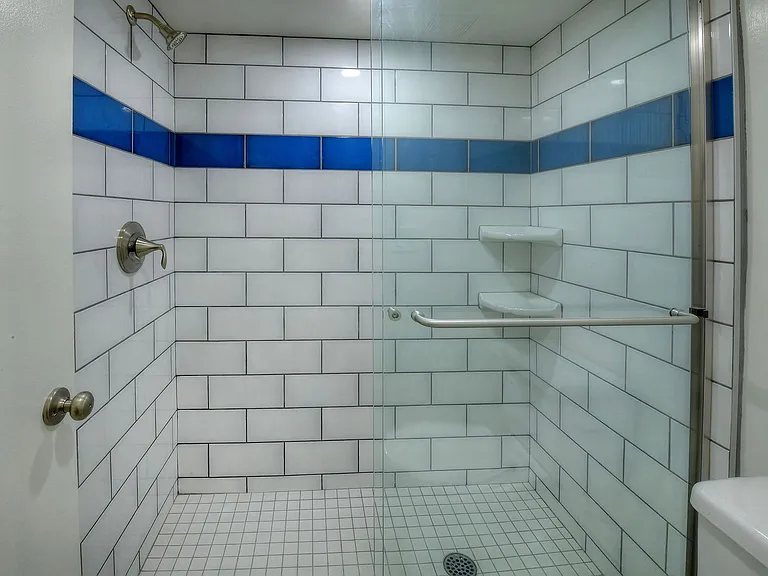University Fremont Apartments — Photo 16