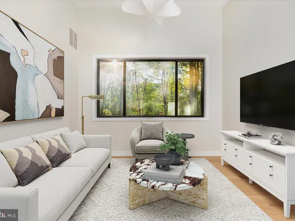 715 Timberline Dr, Lost City, WV 26810