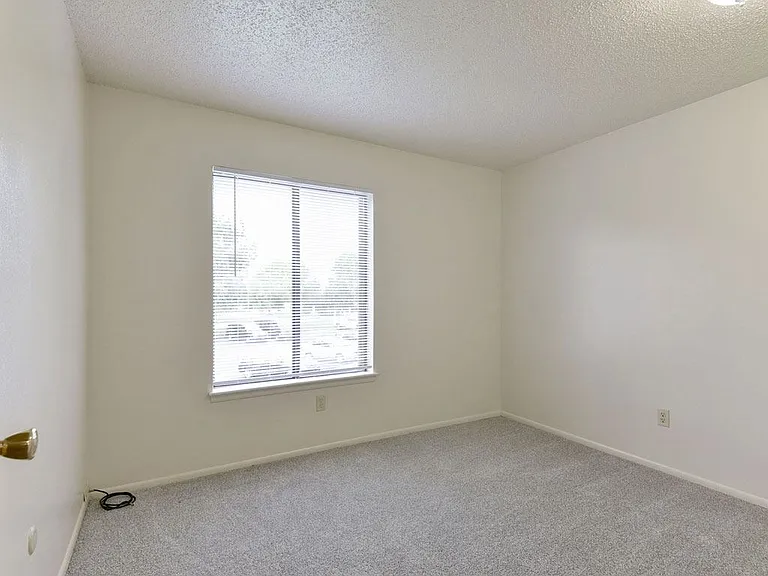 Old Monterey Apartments — Photo 39