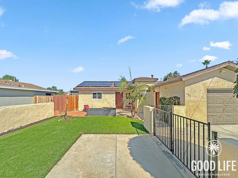 3 bed, 2.0 bath, 1062 sqft, $3,650 — Photo 1