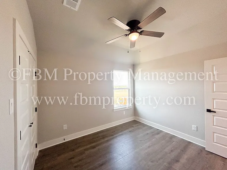 933 Cooksey Ct #B — Photo 6
