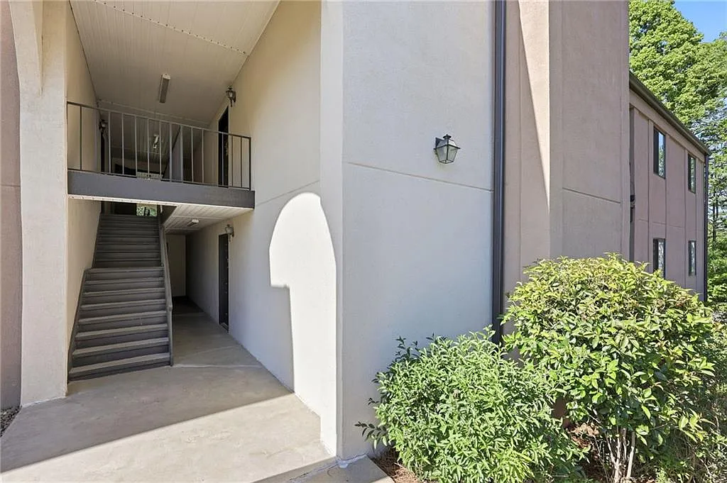 2 bed, 2.0 bath, $1,750 — Photo 2