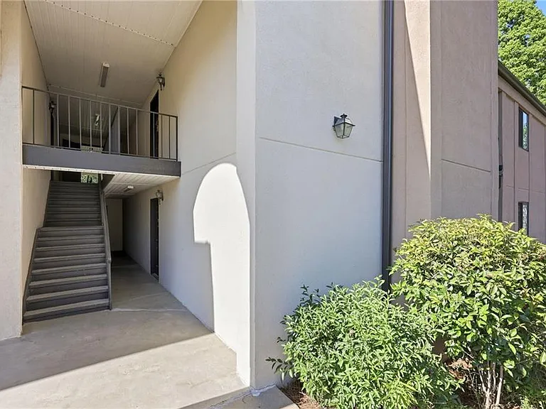 605 Candler St #B13 — Photo 2