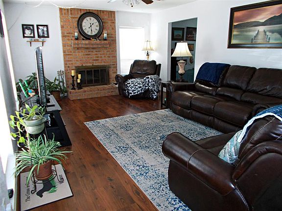 5th image of 415 Gleneagles Dr