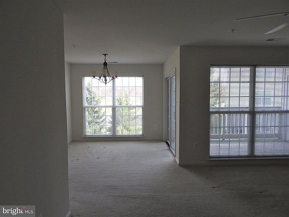 4th image of 595 Cawley Dr Unit 4-2B