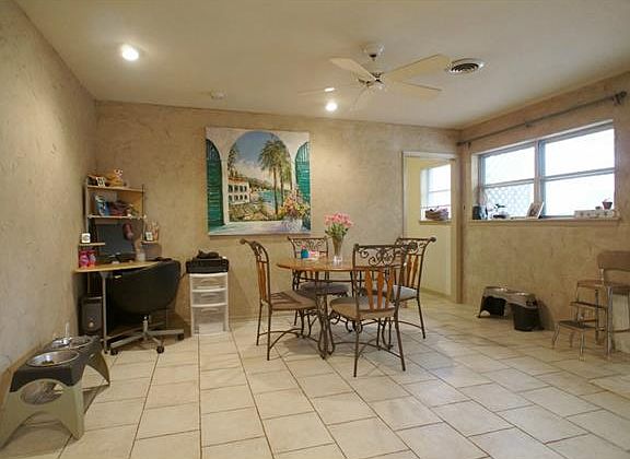 5th image of 852 Woodcrest Dr