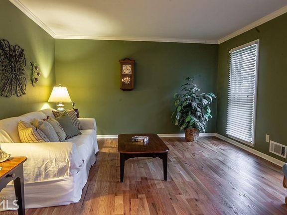3rd image of 110 Durham Dr