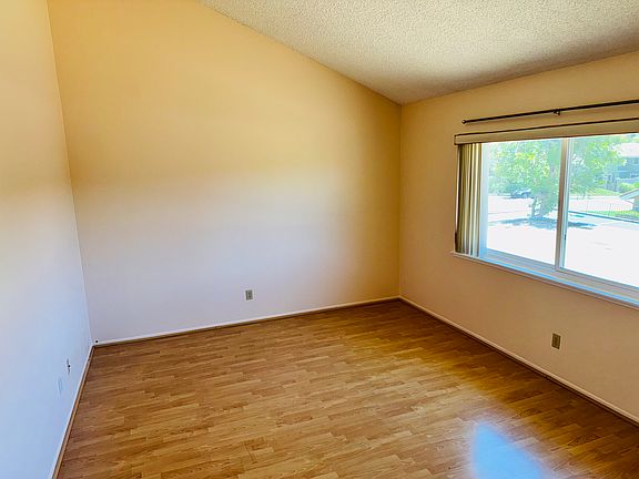 4th image of 365 N Sprucewood Ave