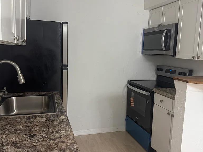 923 22nd Pl #210 — Photo 1