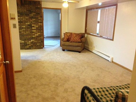 3rd image of 6 Pecan Ln