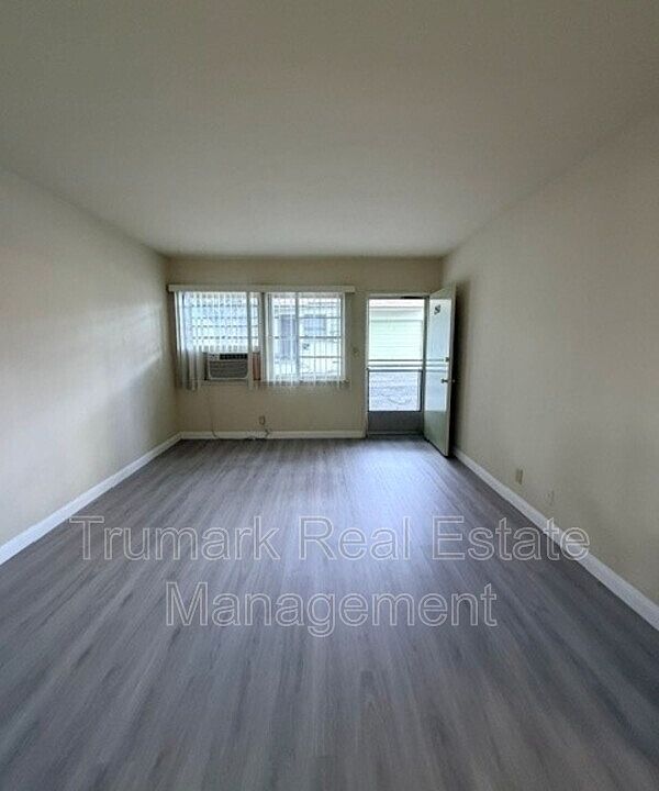 1st image of 2511.5 Montrose Ave