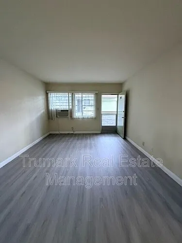 2511.5 Montrose Ave Photo 1