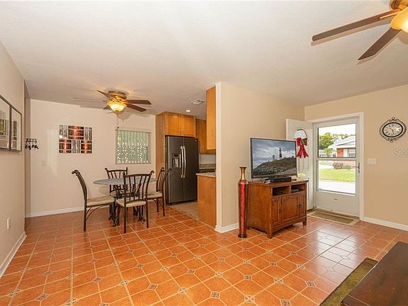 5th image of 5122 Lily St