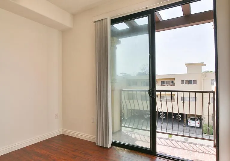 14248 Riverside Dr — Photo 13