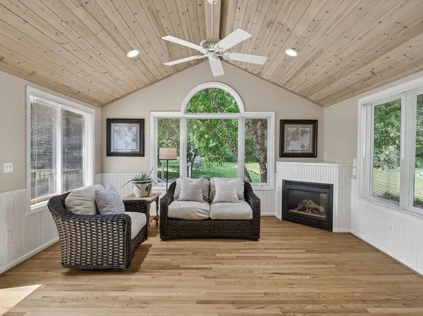 8825 Comstock Ct N, Maple Grove, MN 55311