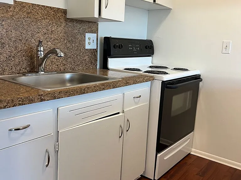 Fairview Apartments — Photo 20