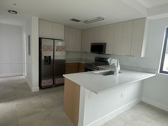 2nd image of 5423 NE Miami Ct #7