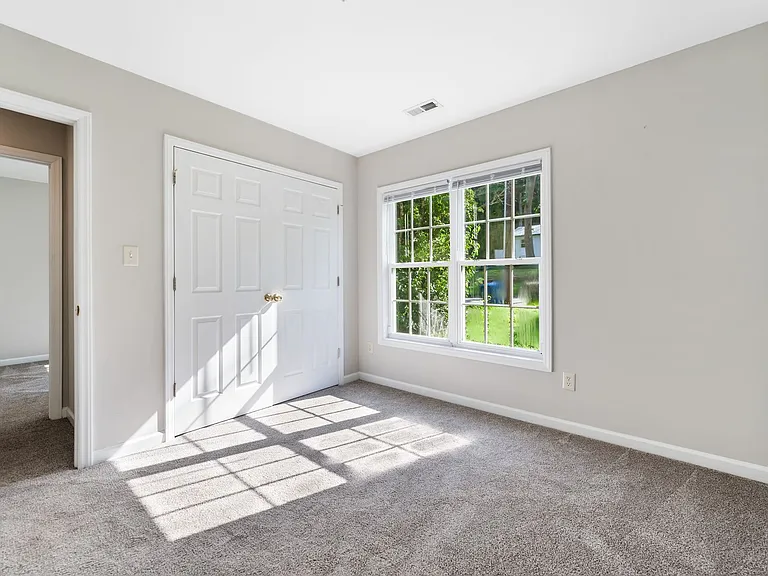 2306 N Oak Ridge Blvd — Photo 13