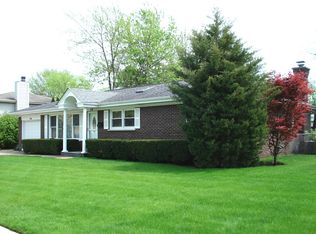 1709 W Rusty Dr, Mount Prospect, IL 60056