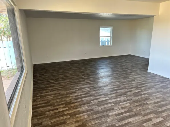 1717 Grant St, Levelland, TX 79336