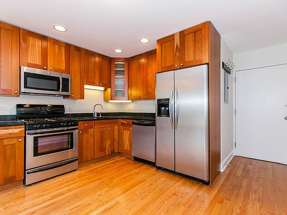 2nd image of 2131 N Larrabee St APT 6206
