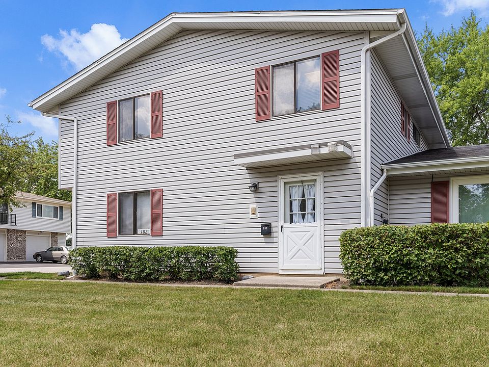 Quad Penthouse Front Entrance - Entrance takes you to the 2nd floor or straight to the Utility room/