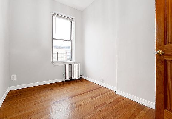 5th image of 276 Smith St #2