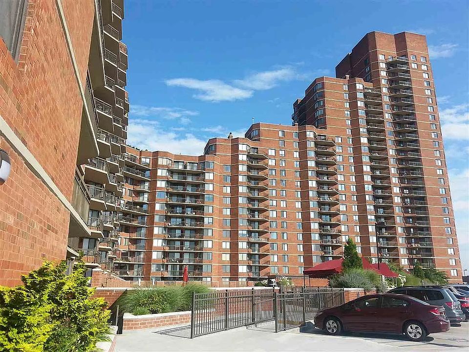 Harmon Cove Towers