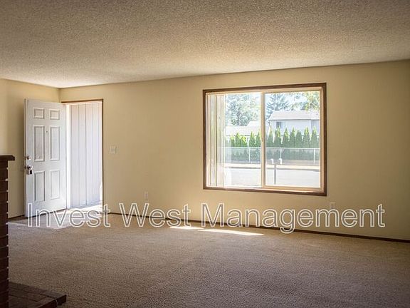 3rd image of 410 NE 105th St