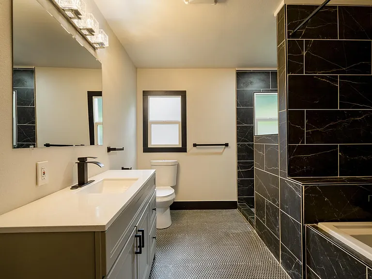 6389 N Commercial Ave — Photo 17