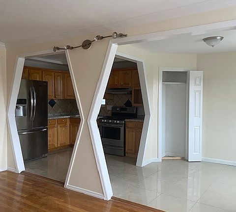 3rd image of 3056 Barker Ave #2