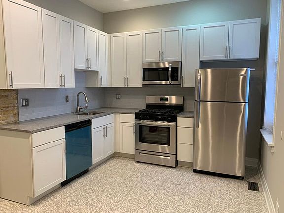 5th image of 1648 N Claremont Ave #1