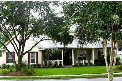 1st image of 636 Victoria Square Ln