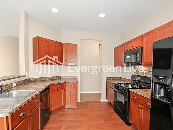 5th image of 451 NE 19th Pl