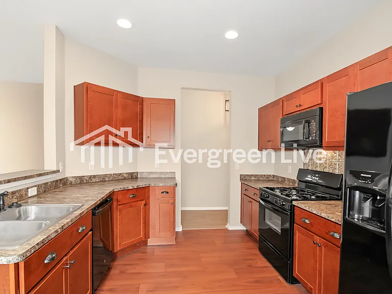 451 NE 19th Pl — Photo 5