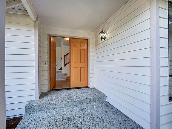 4th image of 1736 229th Ave NE