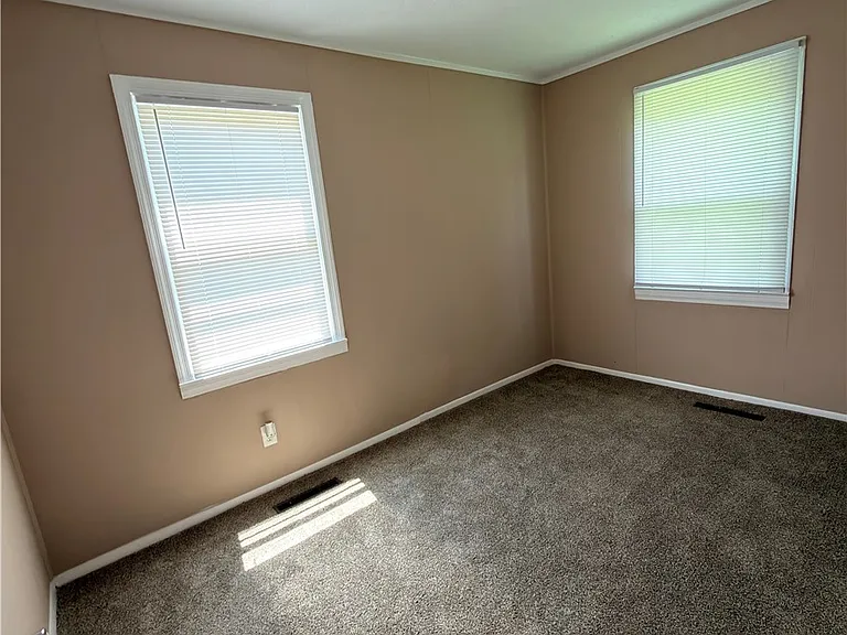 200 Roxie Ave — Photo 18