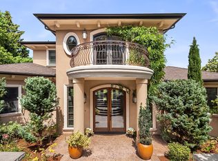 8430 Hunts Point Ln, Bellevue, WA 98004