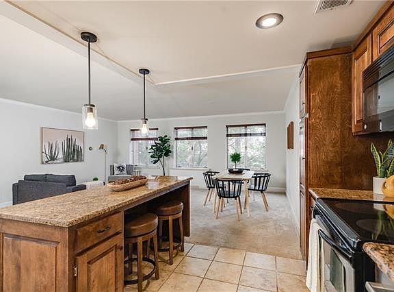 3rd image of 221 W 48th St APT 304