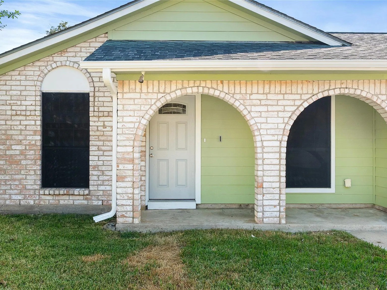3 bed, 1.5 bath, 1057 sqft, $1,850 — Photo 3