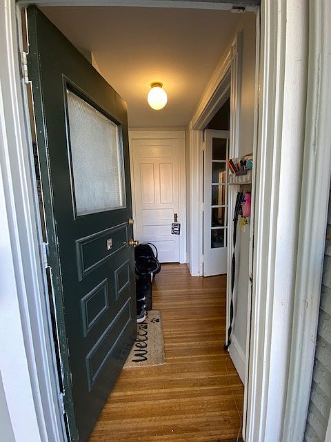 Front hallway/entrance