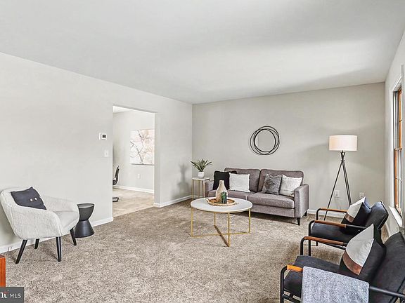 3rd image of 344 Eddington Ave