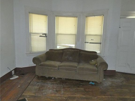 3rd image of 6822 Fleet Ave