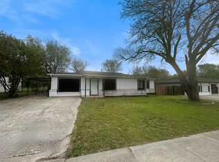 1031 Wade Hampton St, Benbrook, TX 76126