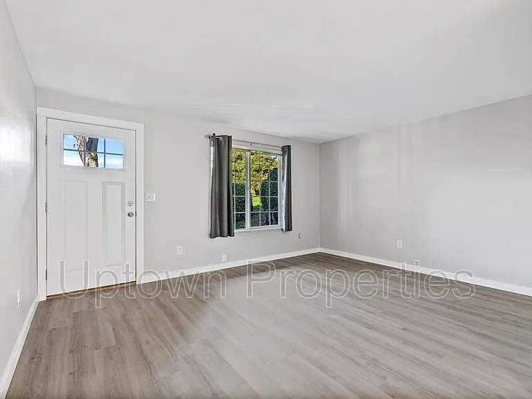6834 N Richmond Ave — Photo 4