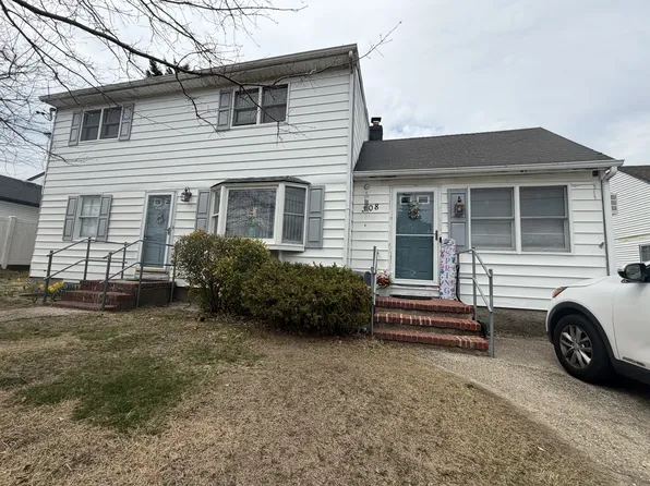 308 Kansas St, Lindenhurst, NY 11757